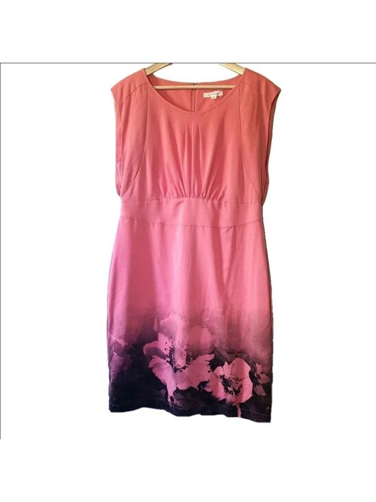 St. Martins Dresses & Skirts - St. Martins gorgeous dress with floral detail at hem. EUC. Size 42 ( 12)